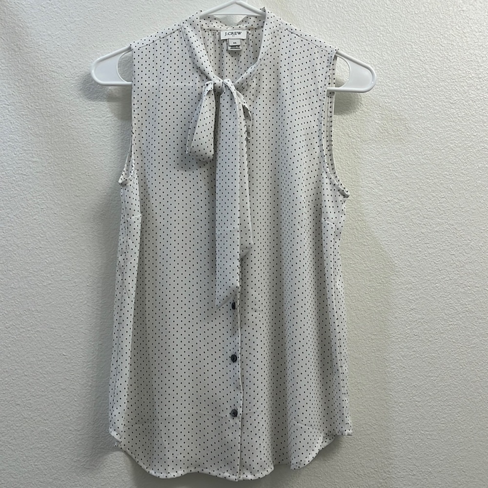 J. Crew factory sleeveless button down polka dot blouse